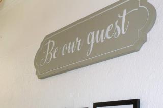 Central Location!! 2 min walk to High Street &Train Station 15 min to City Centre & BHX Airport FREE PARKING & WIFI - 3