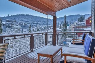 Old Town Escape Ski Access Theater Hot Tub - 8