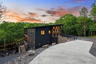 Luxury Mountain Cabin with Hot Tub & Game Room - 0
