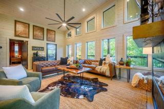 Luxury Mountain Cabin with Hot Tub & Game Room - 1