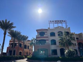 Cosy Studio with a Lovely Balcony & Pool View in La Syrena Resort with Free Pool Access - 4