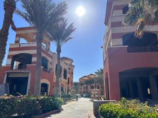 Cosy Studio with a Lovely Balcony & Pool View in La Syrena Resort with Free Pool Access - 2