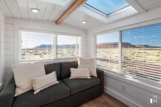 Tiny Home Lodge Near Zion and Bryce National Park Breathtaking Views Hot Tub - 4