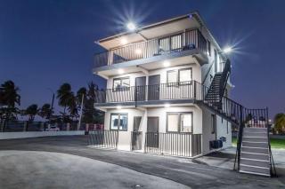 Fully Renovated Beachfront Family Building 2 6 Beds 4 Baths Ocean Views & Terrace - 0
