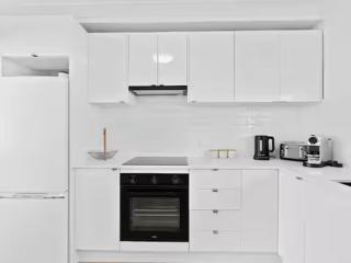 Beachfront Escape Broadbeach - 2BD, Pool, Sleeps 7 - 4