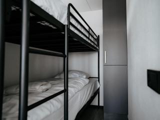 Luxury Houseboat Getaway - 7