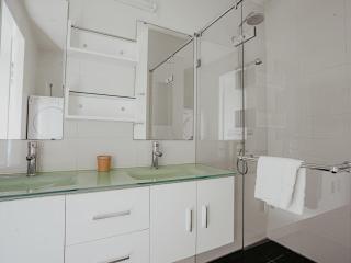 Apartment by the Beach with Sea Views - 5
