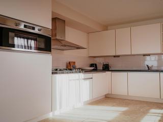 Apartment by the Beach with Sea Views - 8