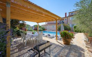 Family-friendly apartments with swimming pool Basanija, Umag - 3402 - 1