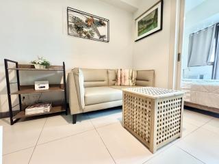 Charming 1 BR KL Tower Makati - 6