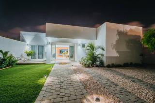 Private Villa Tropial - 2 min drive to Eagle Beach - 2