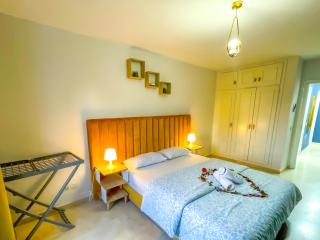 City Center Apartment Steps from the Beach شقة ممتازة خطوات فقط عن البحر ووسط المدينة - 6