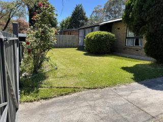 Peaceful 3BR Family Home with free Parking and Garden Oasis - Bayswater - 8