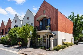 East on King - Minutes to Dining, Parklands & CBD - 8