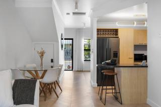East on King - Minutes to Dining, Parklands & CBD - 7