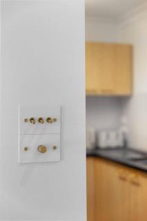 East on King - Minutes to Dining, Parklands & CBD - 5