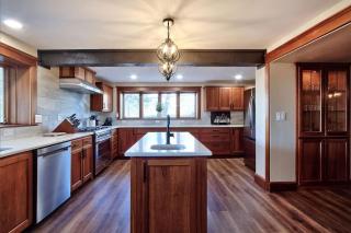 Vintage Terrace Spacious Historic Getaway Hot Tub - 0