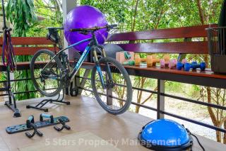 Hidden Gem - 5 min Beach, Soft Mattress, Cozy Balcony, Work & Workout zones - 8