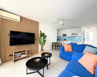 Surfers Sunrise Retreat - 9