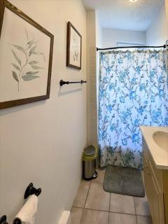 Bright City-View Stay by Public Transport - 2