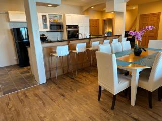 3 bed Lake Sammamish Waterfront + Peloton Bike - 2