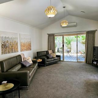 Garden Retreat on Orr - 0