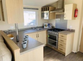 Homely 6 Berth Caravan With Large Decking At Manor Park In Hunstanton Ref 23020C - 1