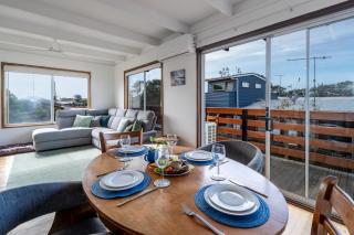 Walk to Beach Pet friendly Sleep 5 - 9