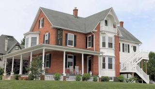 Heartland suites bed and breakfast - 0