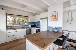 Walk to Beach Pet friendly Sleep 5 - 7