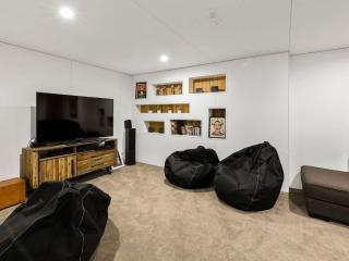 Holly Court Haven - 1