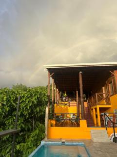 Buena Onda Backpackers - 1