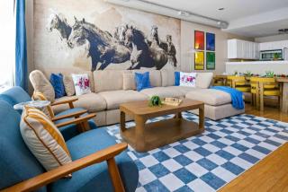 Stylish City Condo Near Top Restos & Nightlife - 2