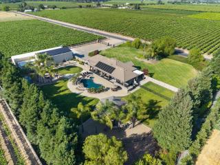 Oasis on the vine - Custom Luxury Resort Amenities - 9