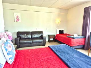 Absolute Lake View Motel - 6