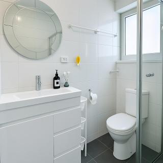 4BR Dual-Living Beach House Walk to Coast - 8