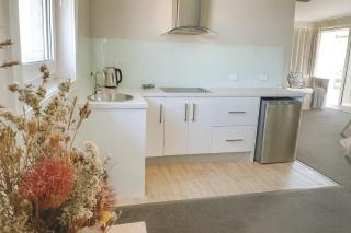 4BR Dual-Living Beach House Walk to Coast - 7