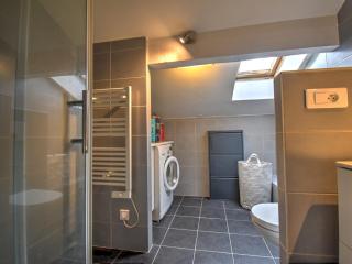 Appartement lumineux 2 pièces avec balcon et parking - FR-1-524-146 - 2