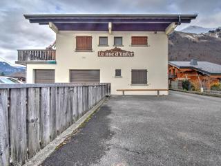 Appartement lumineux 2 pièces avec balcon et parking - FR-1-524-146 - 1