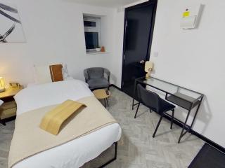 Stylish Modern Studio Near MediaCityUK & Manchester Centre - Free Parking - Sleeps 2 Enjoy - 8