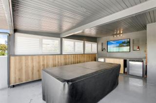 Trade Winds Unit 5, 52 Edmund St, Kings Beach - 1