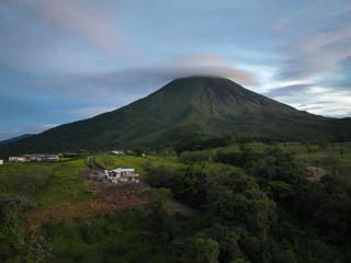 Villas Jawara ! Un Volcán en su Jardín ! - 6
