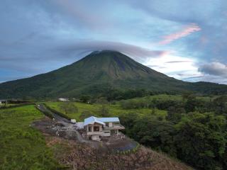 Villas Jawara ! Un Volcán en su Jardín ! - 1