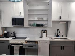 Modern Luxury 2-Bedroom Executive Residence Near MetLife & NYC - 9