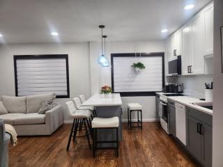 Modern Luxury 2-Bedroom Executive Residence Near MetLife & NYC - 3