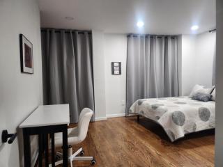 Modern Luxury 2-Bedroom Executive Residence Near MetLife & NYC - 1