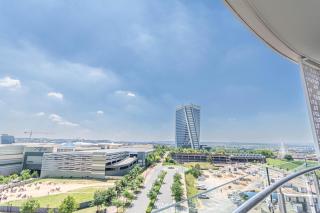 Ellipse Manscave Modern Luxury Apartment - 3