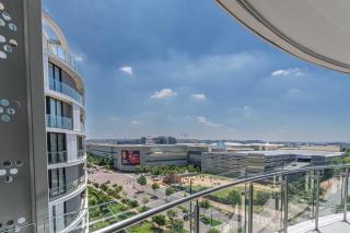 Ellipse Manscave Modern Luxury Apartment - 2