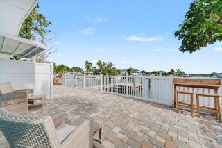 Waterfront & Pet Friendly Boat Dock Walk 2 Beach - 8