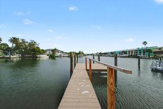Waterfront & Pet Friendly Boat Dock Walk 2 Beach - 3